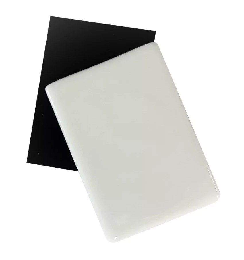 Fehér kerámia fényképes hűtőmágnes 85 × 55 mm