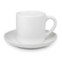 Fehér cappuccinós csésze alátéttel – fényképes